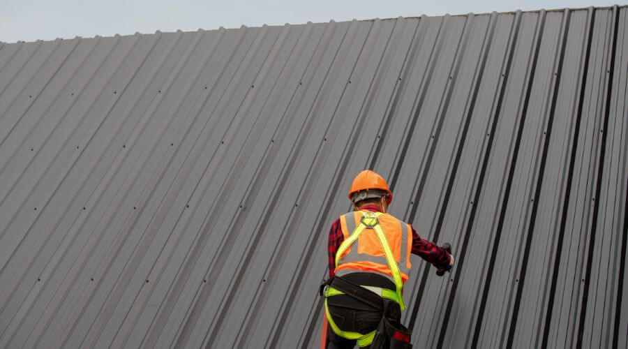 Professional gutter cleaning in Daisy, MO